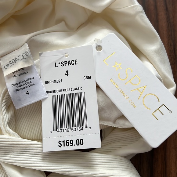 L*Space Phoebe One Piece Classic - Picture 15 of 16